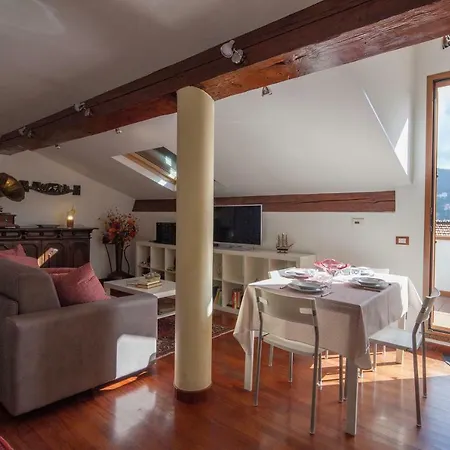 Mansarda Dei Poeti Apartment